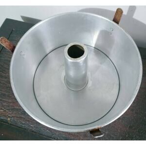 Mirro Vintage Aluminum 10" X 4 1/4" Solid 1 Piece Round Angel Food Tube Cake Pan